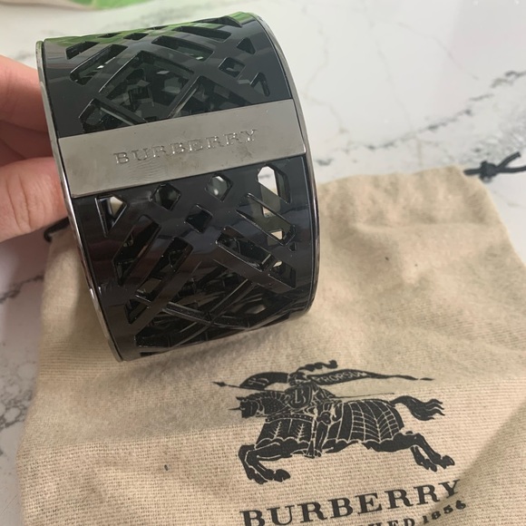 Black Resin Wide Burberry Bangle!